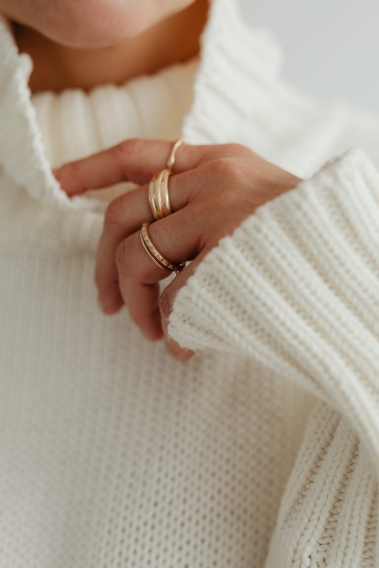 kaboompics_woman-in-white-sweater-gold-rings-jewelry-29420