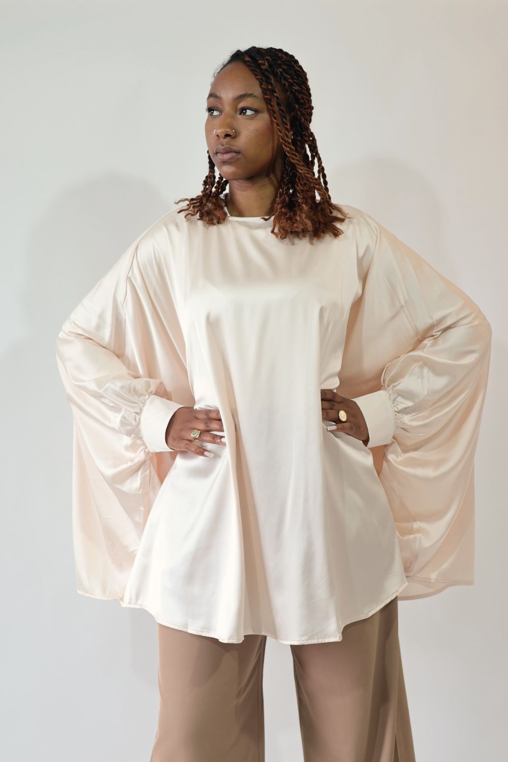 Blouse satinée rose fluide Eva manches chauve-souris