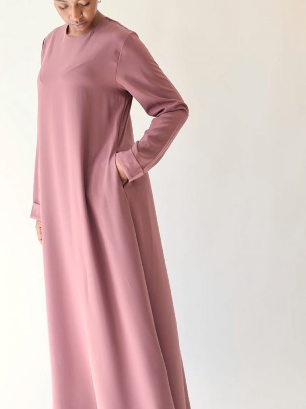 Abaya Aliya Prune clair Seylina – abaya longue col rond avec poches discrètes
