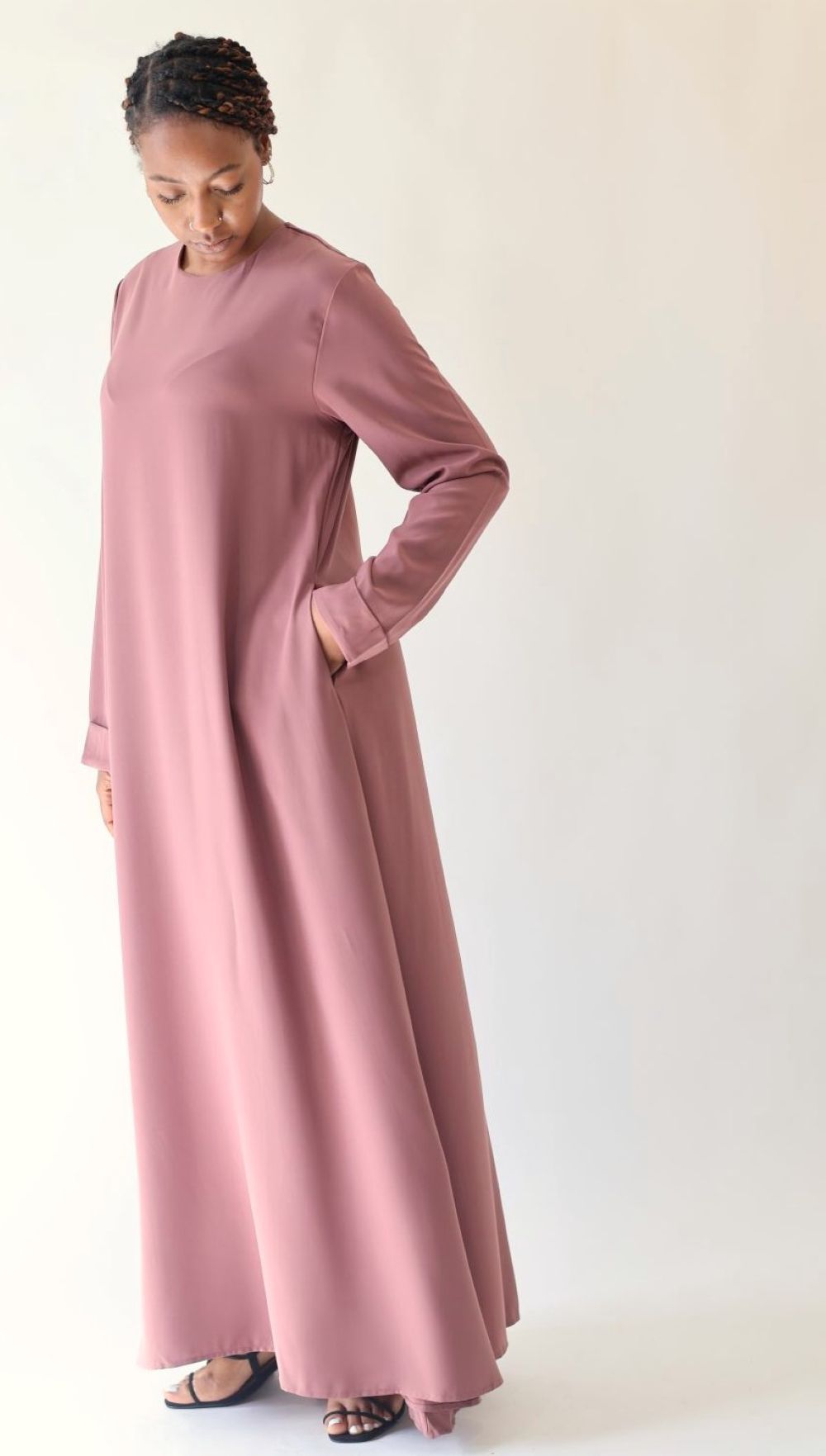Abaya Aliya Prune clair Seylina – abaya longue col rond avec poches discrètes