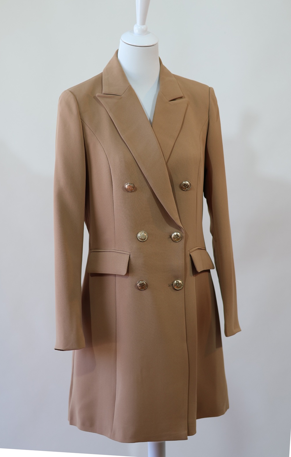 Blazer Emmy Beige Seylina – blazer long femme, boutons dorés à motifs